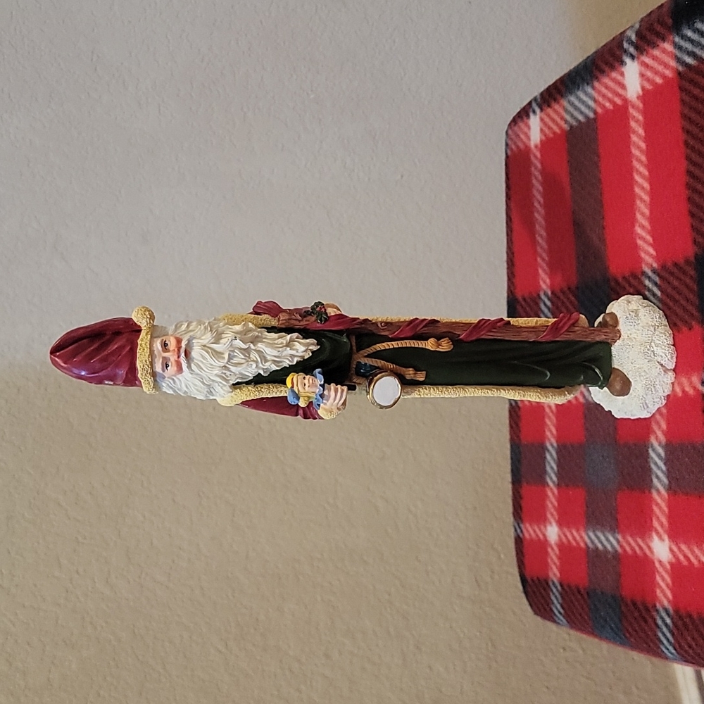 Christmas Antique Santa Statue figurine